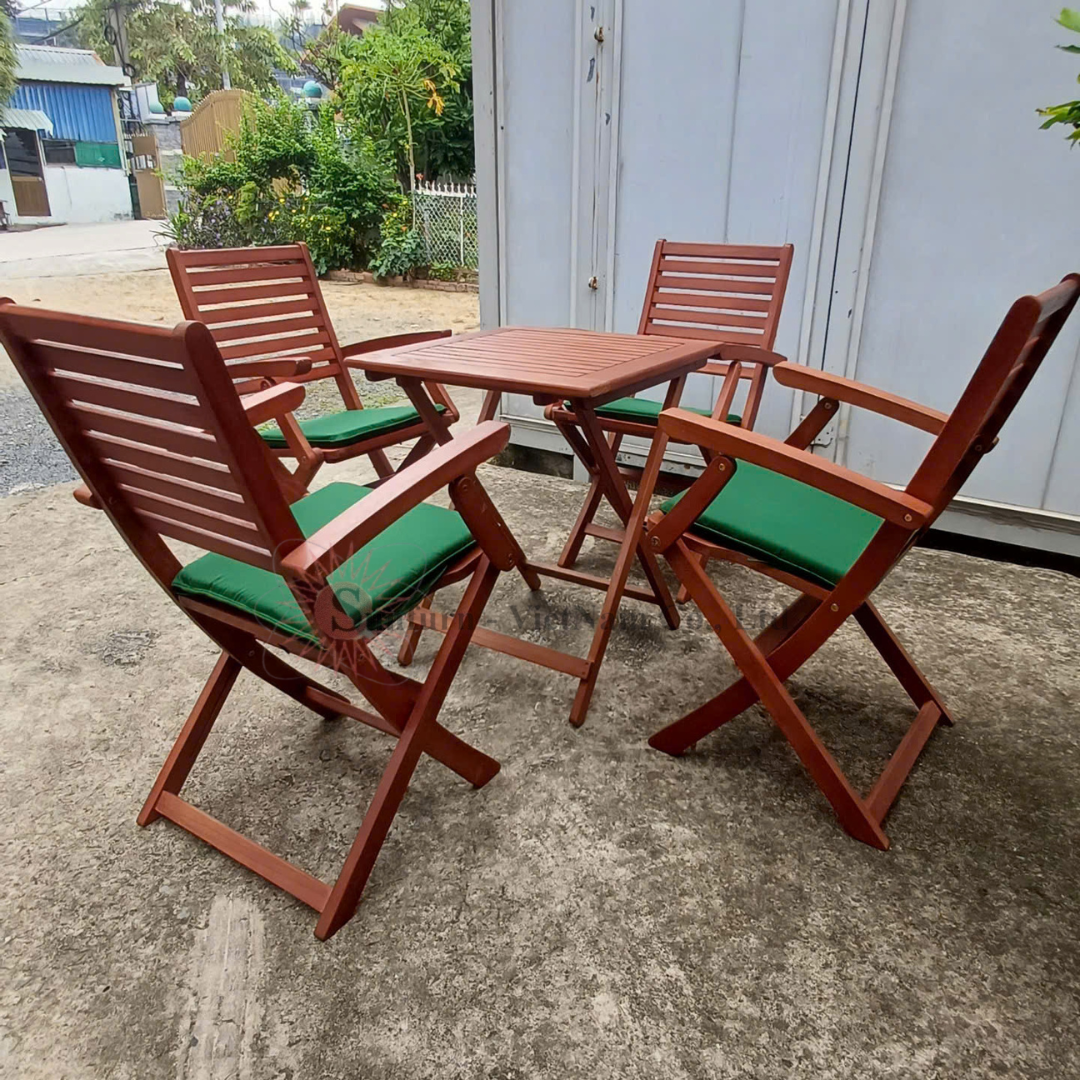 combo-ban-ghe-ngoai-troi-gap-xep-a604-sunfurn-1-ban-go-vuong-60cm-4-ghe-go-xep-co-tay-vin-bo-ban-ghe-cafe-gap-xep-tien-loi